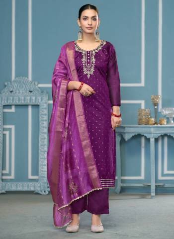 Looking These Suit in Fine Colored Pair With Bottom And Dupatta.These Top Are Modal Banarasi And Dupatta Are Fabricated On Banarasi Pair With Dull Santoon Bottom.Its Beautified With Wevon Designer,Printed, Hand Work.