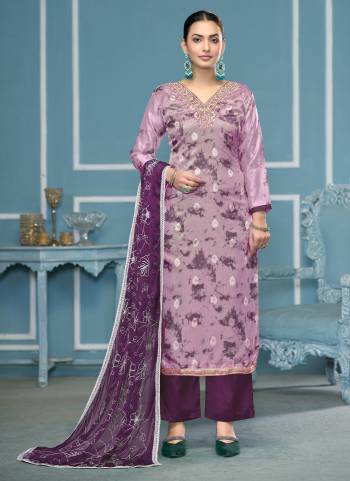 Looking These Suit in Fine Colored Pair With Bottom And Dupatta.These Top Are Organza Banarasi And Dupatta Are Fabricated On Organza Pair With Dull Santoon Bottom.Its Beautified With Designer Printed,Hand Work.