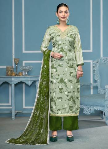 Looking These Suit in Fine Colored Pair With Bottom And Dupatta.These Top Are Organza Banarasi And Dupatta Are Fabricated On Organza Pair With Dull Santoon Bottom.Its Beautified With Designer Printed,Hand Work.