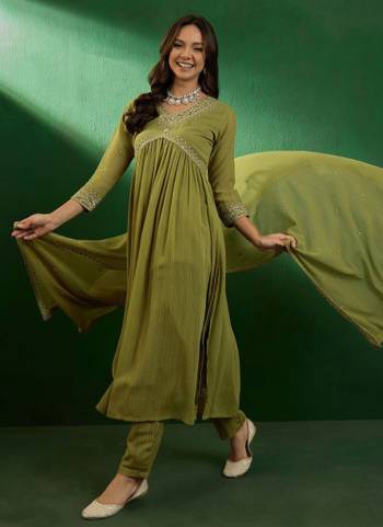 Looking These Readymade Suit in Fine Colored Pair With Bottom And Dupatta.These Top And Bottom Are Fabricated On Georgette Pair With Georgette Dupatta.Its Beautified With Designer Embroidery Work.