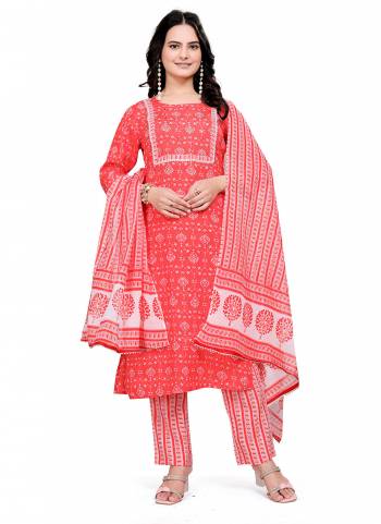 Attrective These Suit in Fine Colored Pair With Bottom And Dupatta.These Top And Bottom Are Fabricated On Rayon Cotton Pair With Mal Mal Cotton Dupatta.Its Beautified With Designer Printed,Gotta Lace Work.