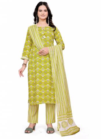 Attrective These Suit in Fine Colored Pair With Bottom And Dupatta.These Top And Bottom Are Fabricated On Rayon Cotton Pair With Mal Mal Cotton Dupatta.Its Beautified With Designer Printed,Gotta Lace Work.