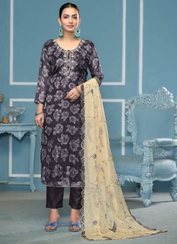 Looking These Suit in Fine Colored Pair With Bottom And Dupatta.These Top Are Viscose Banarasi And Dupatta Are Fabricated On Nazmin Pair With Dull Santoon Bottom.Its Beautified With Designer Printed,Embroidery,Hand Work.