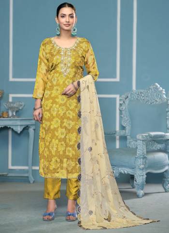 Looking These Suit in Fine Colored Pair With Bottom And Dupatta.These Top Are Viscose Banarasi And Dupatta Are Fabricated On Nazmin Pair With Dull Santoon Bottom.Its Beautified With Designer Printed,Embroidery,Hand Work.