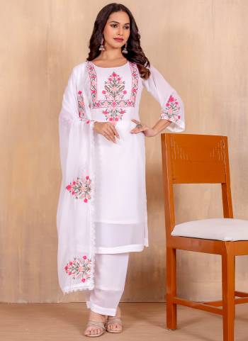 Garb These Suit in Fine Colored Pair With Bottom And Dupatta.These Top And Bottom Are Fabricated On Georgette Pair With Georgette Dupatta.Its Beautified With Designer Embroidery Work.