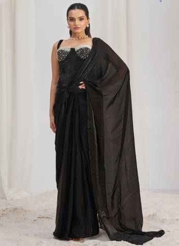 Attrective These Party Wear Ready To Wear Saree in Fine Colored.These Saree And Blouse is Fabricated On Organza.Its Beautified With Designer Heavy Hand Work.