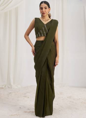 Attrective These Party Wear Ready To Wear Saree in Fine Colored.These Saree And Blouse is Fabricated On Organza.Its Beautified With Designer Heavy Hand Work.