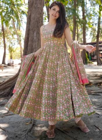 Attrective Looking These Beautiful Looking Readymade Suits.These Top And Bottom is Fabricated On Muslin And Muslin Dupatta.Its Beautified With Designer Digital Printed.