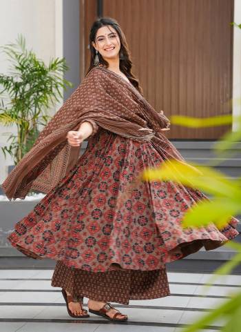 Attrective Looking These Beautiful Looking Readymade Suits.These Top And Bottom is Fabricated On Muslin And Muslin Dupatta.Its Beautified With Designer Digital Printed.