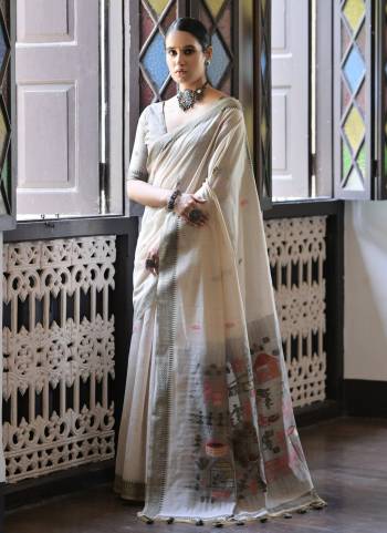 Garb These Festive Wear Saree in Fine Colored.These Saree And Blouse is Fabricated On Muga Cotton.Its Beautified With Multy Thread Weaving Designer.