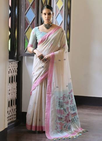 Garb These Festive Wear Saree in Fine Colored.These Saree And Blouse is Fabricated On Muga Cotton.Its Beautified With Multy Thread Weaving Designer.