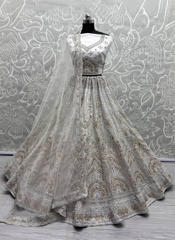 For A Fancy Designer Look,Grab These Lehenga Choli With Dupatta in Fine Colored.These Lehenga And Choli Are Net And Dupatta Are Fabricated On Soft Net Pair.Its Beautified With Designer Sequance,Thread Embroidery,Zircon Work.