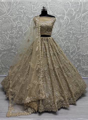 For A Fancy Designer Look,Grab These Lehenga Choli With Dupatta in Fine Colored.These Lehenga And Choli Are Net And Dupatta Are Fabricated On Soft Net Pair.Its Beautified With Designer Sequance,Thread Embroidery,Zircon Work.