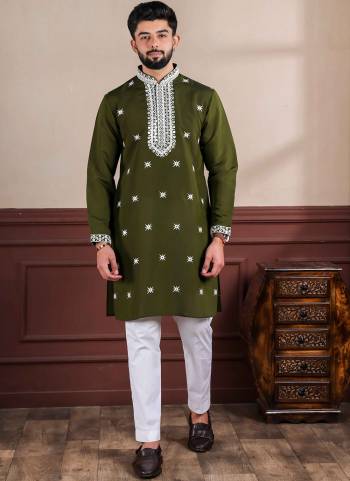 For A festive Wear,Grab These Readymade Kurta With Payjama in Fine Colored.These Kurta is Fabricated On Viscose And Art Silk Bottom With Designer Digital Embroidery Work.Buy Now.