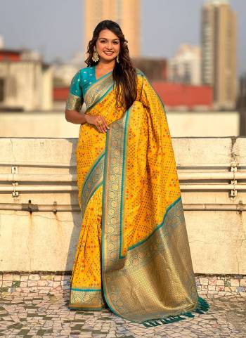 Attrective Look These Traditional Saree in Fine Colored.These Saree And Blouse is Fabricated On Patola Silk.Its Beautified With Weaving Ikkat Meenakari Designer.