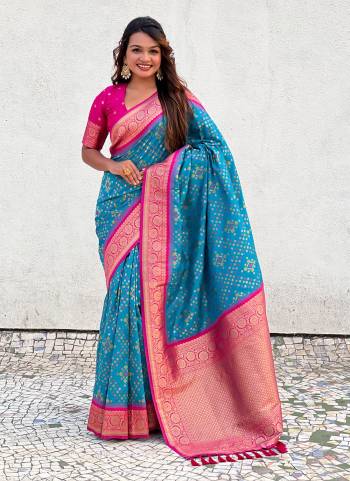 Attrective Look These Traditional Saree in Fine Colored.These Saree And Blouse is Fabricated On Patola Silk.Its Beautified With Weaving Ikkat Meenakari Designer.