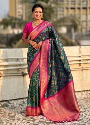 Attrective Look These Traditional Saree in Fine Colored.These Saree And Blouse is Fabricated On Patola Silk.Its Beautified With Weaving Ikkat Meenakari Designer.