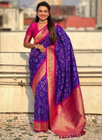 Attrective Look These Traditional Saree in Fine Colored.These Saree And Blouse is Fabricated On Patola Silk.Its Beautified With Weaving Ikkat Meenakari Designer.