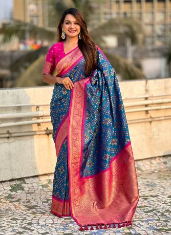 Attrective Look These Traditional Saree in Fine Colored.These Saree And Blouse is Fabricated On Patola Silk.Its Beautified With Weaving Ikkat Meenakari Designer.