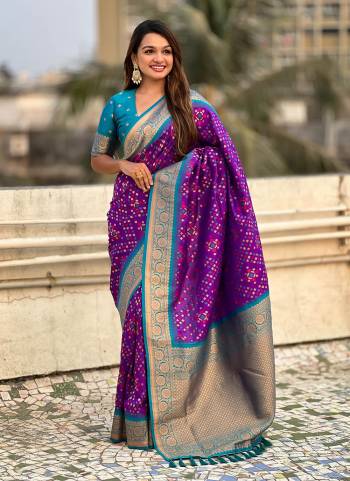 Attrective Look These Traditional Saree in Fine Colored.These Saree And Blouse is Fabricated On Patola Silk.Its Beautified With Weaving Ikkat Meenakari Designer.
