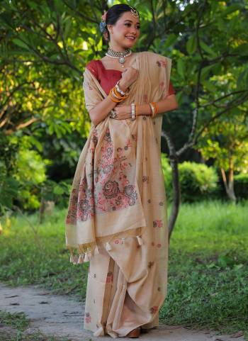 Garb These Festive Wear Saree in Fine Colored.These Saree And Blouse is Fabricated On Muga Cotton.Its Beautified With Floral Weaving Resham Designer.