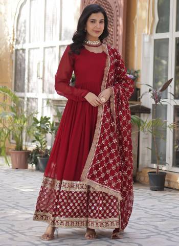 Attrective Looking These Beautiful Looking Readymade Long Gown With Dupatta.These Gown And Dupatta is Fabricated On Faux Georgette.Its Beautified With Designer Jari,Sequance Embroidery Work.