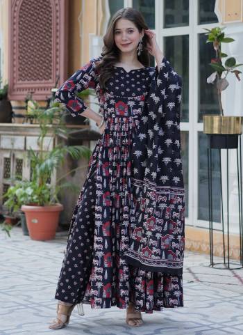 Looking These Beautiful Party Wear Readymade Suits.These Top And Bottom is Fabricated On Cotton And Cotton Dupatta.Its Beautified With Designer Printed.