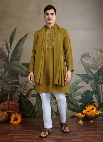 Attrective These Party Wear Readymade Kurta With Dupatta Pair in Fine Colored.These Kurta And Dupatta Are Viscose Silk Fabricated on Pair.Its Beautified With Wevon Jari Designer With Mirror Embroidery Work.