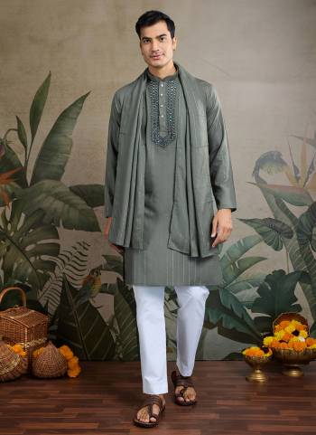 Attrective These Party Wear Readymade Kurta With Dupatta Pair in Fine Colored.These Kurta And Dupatta Are Viscose Silk Fabricated on Pair.Its Beautified With Wevon Jari Designer With Mirror Embroidery Work.