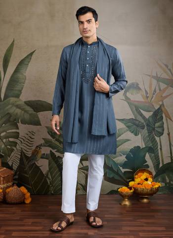 Attrective These Party Wear Readymade Kurta With Dupatta Pair in Fine Colored.These Kurta And Dupatta Are Viscose Silk Fabricated on Pair.Its Beautified With Wevon Jari Designer With Mirror Embroidery Work.
