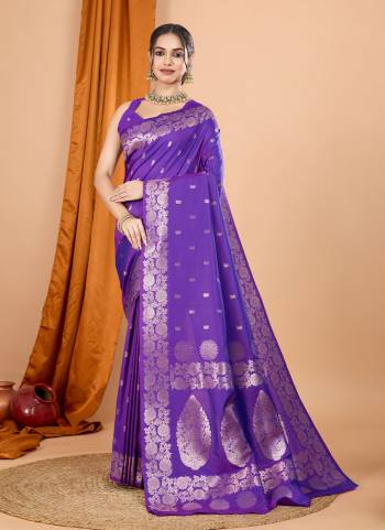 Garb This Party Wear Saree Paired With Blouse.This Saree And Blouse Are Soft Banarasi Silk Based Fabric With Wevon Jari Designer. Buy This Pretty Saree Now.