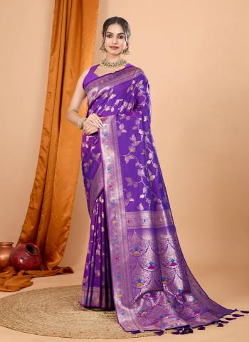 Attrective This Party Wear Saree Paired With Blouse.This Saree And Blouse Are Soft Banarasi Silk Based Fabric With Wevon Jari Designer. Buy This Pretty Saree Now.