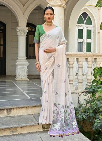 Garb These Festive Wear Saree in Fine Colored.These Saree And Blouse is Fabricated On Muga Cotton.Its Beautified With Floral Multy Thread Weaving Designer.