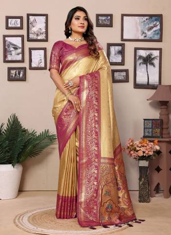 Attrective These Festive Wear Saree in Fine Colored.These Saree And Blouse is Fabricated On Banarasi Tissue Silk.Its Beautified With Heavy Wevon Jari Designer.