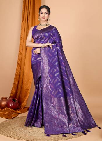 Attrective This Party Wear Saree Paired With Blouse.This Saree And Blouse Are Soft Silk Based Fabric With Wevon Double Jari Designer. Buy This Pretty Saree Now.