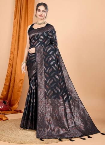 Attrective This Party Wear Saree Paired With Blouse.This Saree And Blouse Are Soft Silk Based Fabric With Wevon Double Jari Designer. Buy This Pretty Saree Now.
