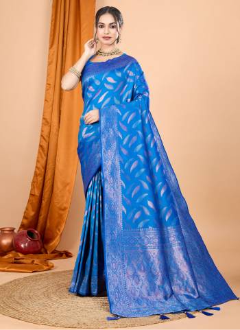 Attrective This Party Wear Saree Paired With Blouse.This Saree And Blouse Are Soft Silk Based Fabric With Wevon Double Jari Designer. Buy This Pretty Saree Now.