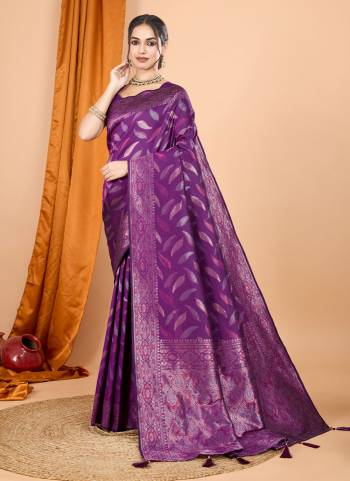 Attrective This Party Wear Saree Paired With Blouse.This Saree And Blouse Are Soft Silk Based Fabric With Wevon Double Jari Designer. Buy This Pretty Saree Now.