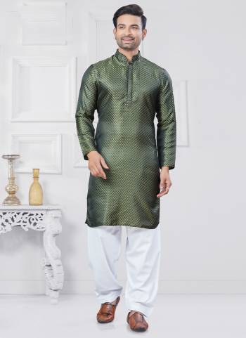 Looking These Party Wear Mans Wear Kutra With Pathani Payjama wearing this fashionable. Tailored Kurta Are Jacquard Silk And Payjama Cotton finest Fabriced With Wevon Jacquard Designer.