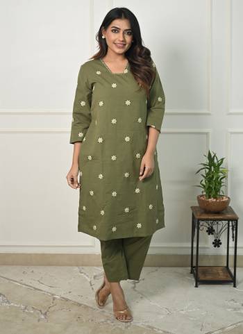 Looking These Beautiful Party Wear Designer Readymade Top With Bottom.These Top And Bottom Are Cotton Fabricated.Its Beautified With Designer Embroidery Work.
