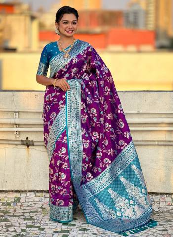 Attrective Look These Traditional Saree in Fine Colored.These Saree And Blouse is Fabricated On Banarasi Silk.Its Beautified With Weaving Rose Gold Jari Meenakari Designer.