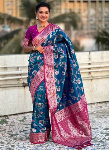 Attrective Look These Traditional Saree in Fine Colored.These Saree And Blouse is Fabricated On Banarasi Silk.Its Beautified With Weaving Rose Gold Jari Meenakari Designer.