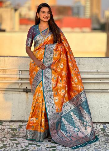Attrective Look These Traditional Saree in Fine Colored.These Saree And Blouse is Fabricated On Banarasi Silk.Its Beautified With Weaving Rose Gold Jari Meenakari Designer.