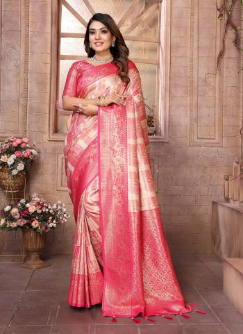 Attrective These Party Wear Saree in Fine Colored.These Saree And Blouse is Fabricated On Banarasi Chaturi Silk.Its Beautified With Chaturi Wevon Jari Designer.