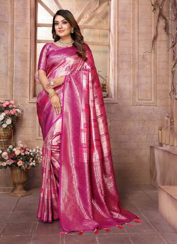 Attrective These Party Wear Saree in Fine Colored.These Saree And Blouse is Fabricated On Banarasi Chaturi Silk.Its Beautified With Chaturi Wevon Jari Designer.