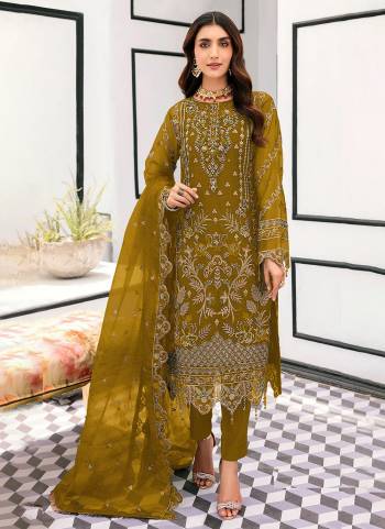 Looking These Designer Suit in Fine Colored Pair With Bottom And Dupatta.These Top Are Organza And Dupatta Are Fabricated On Organza Pair With Santoon Bottom.Its Beautified With Santoon Inner.Its Beautified With Heavy Designer Embroidery Work.