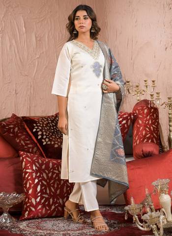 Garb These Designer Suit in Fine Colored Pair With Bottom And Dupatta.These Top And Bottom Are Fabricated On Viscose Chanderi Pair With Jacquard Dupatta.Its Beautified With Designer Embroidery Work.