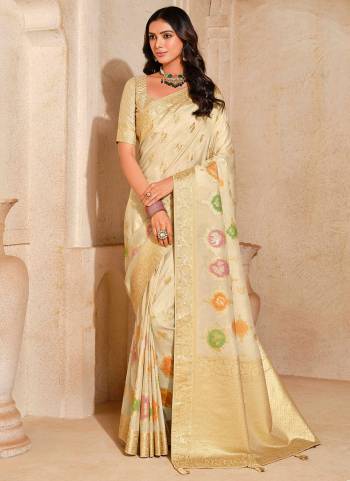 Garb These Party Wear Saree in Fine Colored.These Saree And Blouse is Fabricated On Silk.Its Beautified With Wevon Jari Designer.