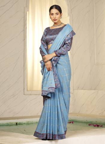 Attrective These Party Wear Saree in Fine Colored.These Saree Are Chiffon And Blouse is Fabricated On Chiffon Pair.Its Beautified With Designer Digital Foil Printed With Printed Blouse,Lace.