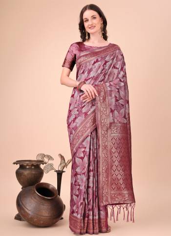 Looking These Fastive Wear Saree in Fine Colored.These Saree And Blouse is Fabricated On Cotton.Its Beautified With Weavon Jacquard Designer With Printed.